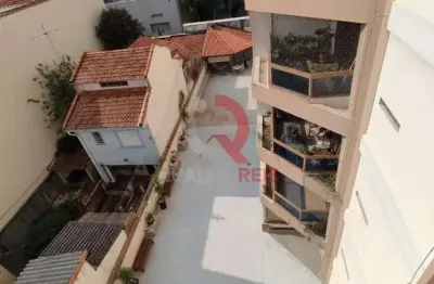 Lindo apartamento de 141 m², com 3 dormitórios amplos, incluindo uma suíte máster com closet e hidromassagem, 4 banheiros ao todo, sala dois ambientes, cozinha espaçosa com móveis planejados, área de