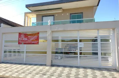 Vl. caiçara, condomínio novo 2 dorms, com quintal, próximo ao mar
