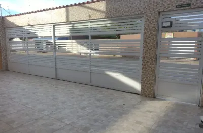 Linda casa nova sobreposta 2 dorms, com sacada, excelente localização