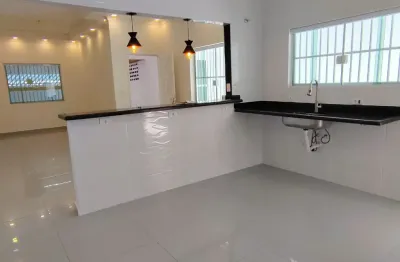 Vila caiçara, excelente casa 3 quartos, 3 suítes, 100 mts da praia