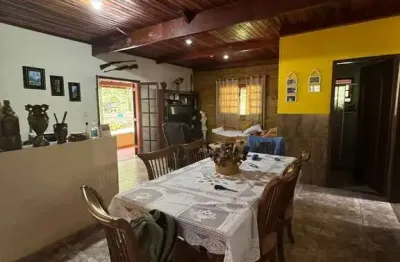 Chácara com casa de 03 dormitórios e terreno de 4.320m², à venda em arujá - sp