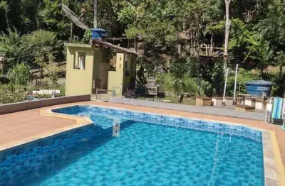 Chácara com casa de 03 dormitórios e terreno de 4.320m², à venda em Arujá - SP