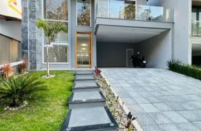 Mosaico da serra - casa sobrado em condomínio fechado com 3 suítes e piscina aquecida.
