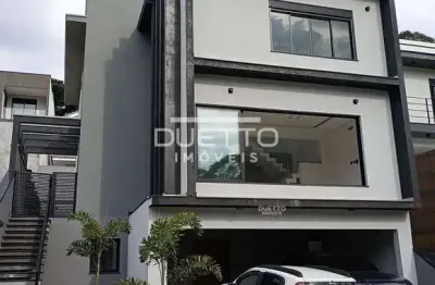 Sobrado alto padrão com 03 suítes, sendo 01 master, à venda no mosaico da serra, mogi das cruzes -
