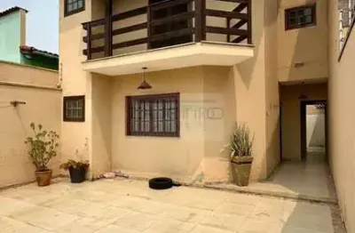 Sobrado de 03 dormitórios, sendo 01 suíte, à locação na vila rei, mogi das cruzes - sp