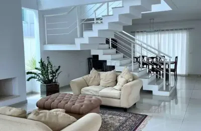 Casa com 4 quatro dormitórios na vila oliveira em mogi das cruzes