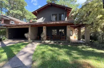 Casa com 4 quartos, todos suítes, em condomínio exclusivo, na praia de atlantida, xangrila