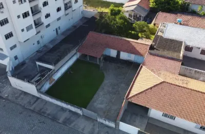 Terreno à venda na Avenida Portugal, 1, Aeroporto, Tubarão