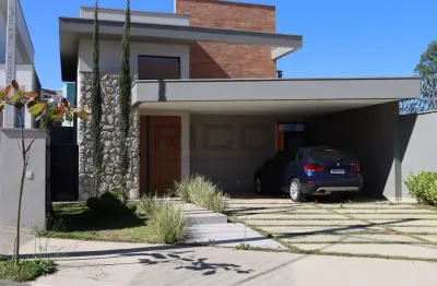 Casa térrea à venda no bella città villagio 1 – 3 suítes, pé-direito duplo e área gourmet com piscina