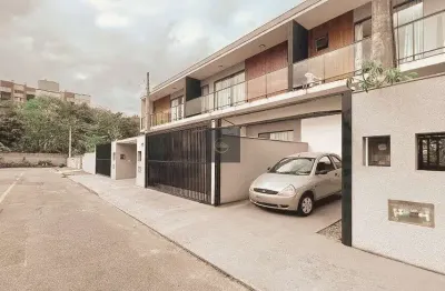 Casa padrãosobrado geminado com 2 dormitórios no saguaçu