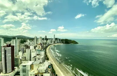 Cobertura duplex para venda tem 477 metros quadrados com 5 quartos