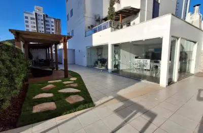 Apartamento com 3 suítes e 3 vagas finamente mobiliado e equipado
