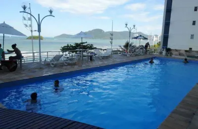Frente mar lateral no centro com 1 suíte e 2 demi suites e 1 vaga privativa
