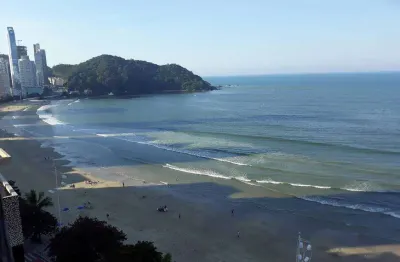 Frente mar na barra norte com 3 quartos + dependência, sacada com churrasqueira a carvão e 2 vagas