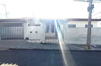 Casa com 3 quartos para alugar na Rua Doutor Neves, 390, Sorocabano, Jaboticabal
