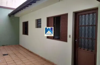 Com 3 dormitórios, sendo 1 suíte, possui 3 banheiros, 3 vagas de garagem, 3 salas. edicula de 44 m², com sala, cozinha e
