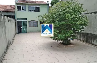 Com 3 dormitórios, possui 2 banheiros, 2 vagas de garagem, 2 salas e edícula; aceita permuta.