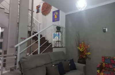 Com 3 dormitórios, sendo 1 suíte, possui 3 banheiros, 2 vagas de garagem, 2 salas.