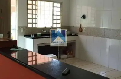 Casa charmosa com churrasqueira e espaço multiuso em panorama: oportunidade única!