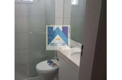 Com 3 dormitórios, sendo 1 suíte, possui 2 banheiros, 1 vaga de garagem, localizado em condomínio.
