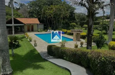 Esta charmosa chácara é um verdadeiro refúgio, ideal para quem busca tranquilidade e contato com a natureza, sem abrir mão do conforto. a propriedade conta com 4 dormitórios, sendo