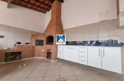 3 dormitórios, sendo 1 suíte,  cozinha, sala, churrasqueira,quintal lateral, 2 vagas de garagem.