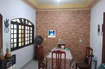 Linda casa térrea, construída com excelente estrutura e preparada para ampliação em sobrado, ideal para quem busca conforto, espaço e praticidade no dia a dia. o imóvel conta com 2