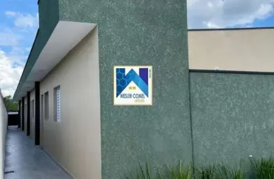 Descubra a tranquilidade e privacidade deste charmoso villagio composto por apenas 5 casas, oferecendo um ambiente seguro, organizado e perfeito para quem busca conforto e praticid