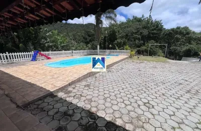 Essa linda chácara oferece o equilíbrio ideal entre conforto, espaço e privacidade. com um terreno amplo e bem aproveitado, o imóvel é ideal para moradia, lazer aos fins de semana