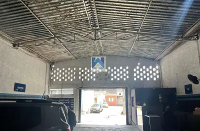 Excelente galpão disponível para locação, localizado em uma área estratégica e de fácil acesso.