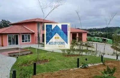 Excelente terreno à venda em condomínio fechado, oferecendo segurança, tranquilidade e qualidade de vida.