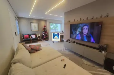 Lindo sobrado localizado em condomínio fechado, ideal para quem busca conforto, segurança e tranquilidade para toda a família.