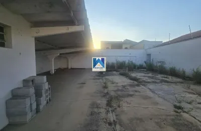 Excelente terreno disponível para locação, ideal para quem deseja construir e desenvolver seu próprio negócio de acordo com o ramo de atividade.