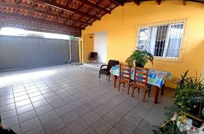 Casa térrea com 03 dormitórios e edícula à venda em guarujá - ref.: 5978