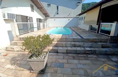 Casa terrea com 03 dormitórios e piscina á venda no jardim guaiuba - ref.: 5954