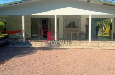 V380c  refúgio à beira do rio: casa com piscina e área de lazer b:cachoeira