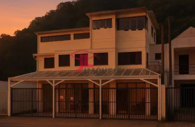 Triplex amplo a poucos passos da praia – ideal para morar ou investir!