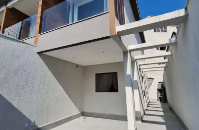 Sobrado 2 dormitorios com quintal e churrasqueira proximo ao mar ocian/pg