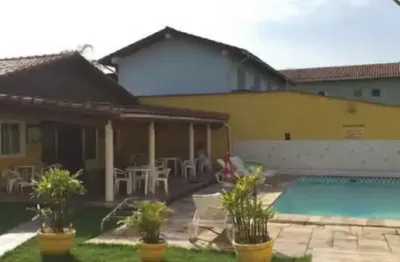 Sobrado em condominio fechado com piscina 100 metros da praia!