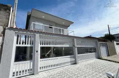 Casa de condomínio na vila tupi, 2 dormitórios com suíte! sobreposta com sacada!