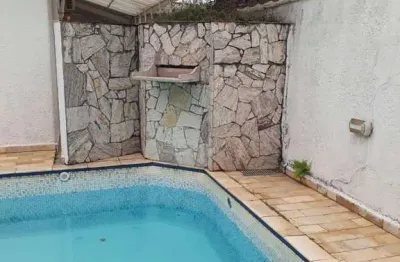 Casa térrea individual, 2 quartos com piscina edícula com mais 2 suítes
