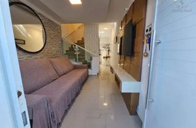 Sobrado em condomínio fechado 2 dormitórios vista mar no bairro solemar