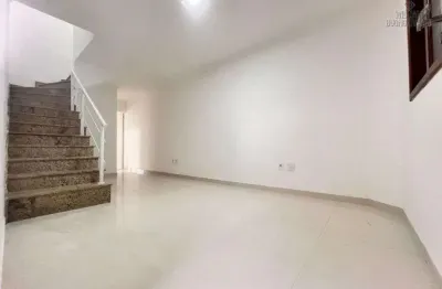 Sobrado à Venda – Praia Grande | 2 Suítes com Sacada | Quintal Amplo