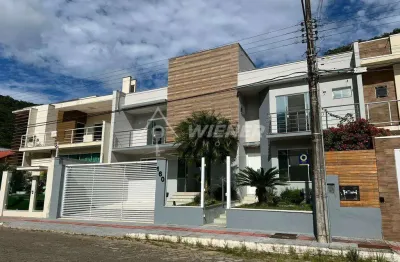 Averbada, padrão, piscina, casa 3 suítes, 2 vagas, ressacada, itajaí - sc