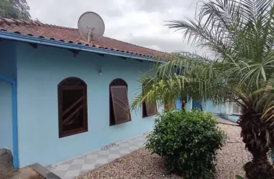 Casa à venda em jaraguá do sul, 3 dormitórios, sendo 1 suíte - ilha da figueira