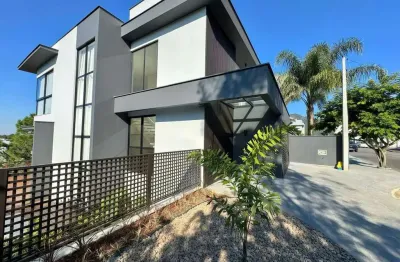 Casa alto padrão à venda, com 03 quartos, sendo 01 suíte, no bairro jaraguá esquerdo, jaraguá do sul
