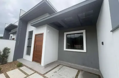 Geminado residencial com 2 suítes, 2 vagas e churrasqueira em jaraguá do sul
