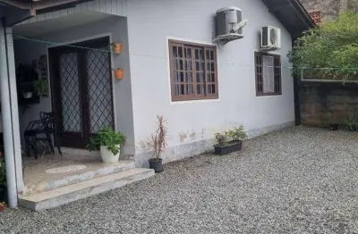Casa à venda em Água Verde, Jaraguá do Sul/SC — aceita permuta, pronta para morar