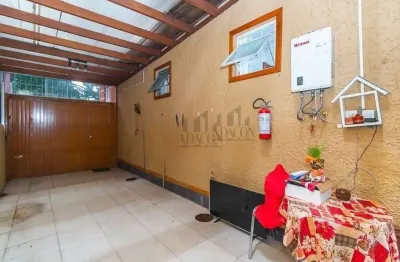 Casa com 3 quartos à venda na avenida bahia, 661, são geraldo, porto alegre por r$ 520.000