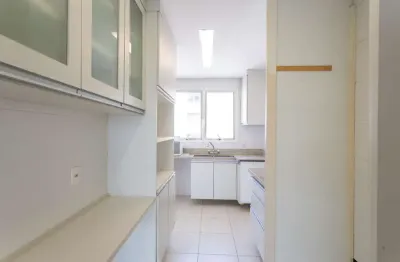 Apartamento com 3 quartos para alugar na rua benedito lapin, --, itaim bibi, são paulo, 151 m2 por r$ 18.000